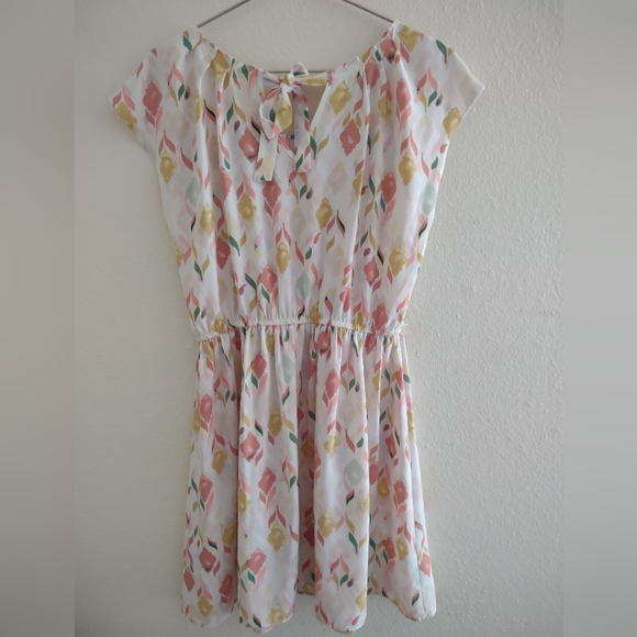 Lauren Conrad White Floral Cap-Sleeved Dress with Tie Accent on the Back Sz. M - Picture 2 of 4
